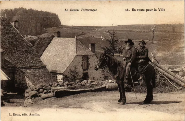 CPA Le Cantal Pittoresque - En route pour la Ville (435853)