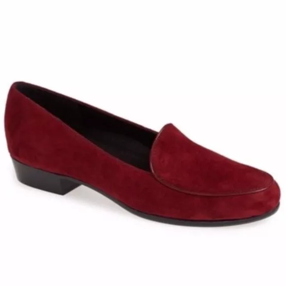 Munro American Mallory Womens Red Suede Loafer Flats Slip On Shoes Size 8M Work