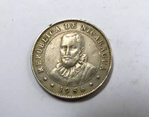 Nicaragua 10 Centavo 1956 coin Mountains with Sun behind SCARCE