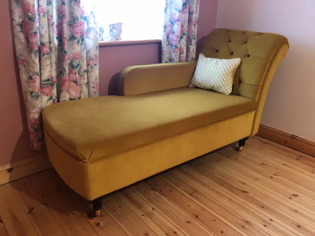 Chaise Longue for Sale. Gold Colour, handmade 2018. Excellent Condition