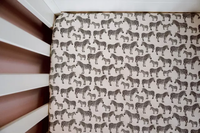 Drap ajusté main Cot Zebra Safari. 100 % coton. (120x60cm pépinière unisexe)