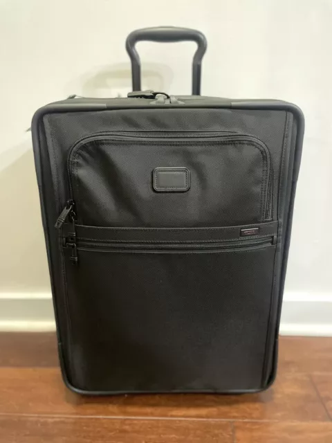 NEW Tumi Alpha 2 International Expandable 2 Wheeled Carry-On Black 96717-1041