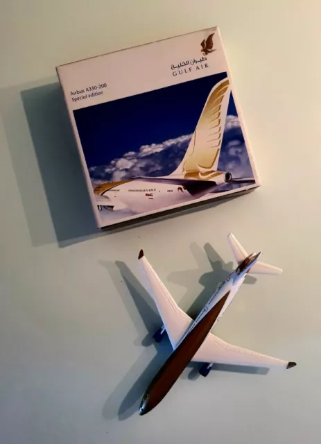 Modèle réduit maquette airbus A330 Gulf Air 2