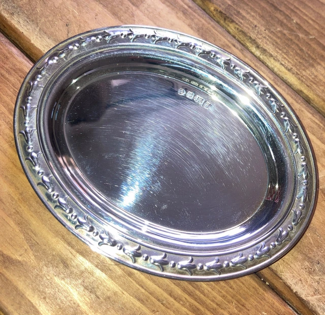 SMALL, OVAL VINTAGE SOLID SILVER PIN TRAY  32.2 grams 11cm SHEFF. 1993.