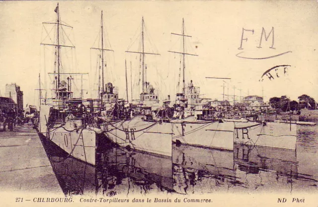 CPA 50 Manche CHERBOURG Contre-torpilleurs au Bassin du Commerce Marins 1909