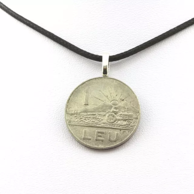 Collier pièce de monnaie Roumanie 1 leu. Cordon noir.