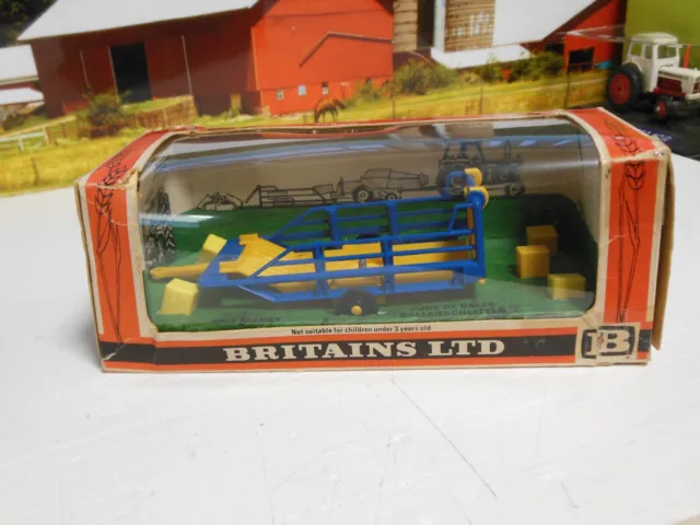 Britains.1:32.Farm.9557.Baler Bale Sledge, 5 Bales, Mint & Boxed,Tractor Drawn