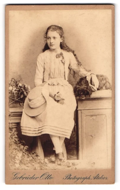 Fotografie Gebrüder Otto, Oranienburg, Portrait junges Mädchen Grethe von O. im