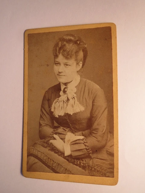Frau Böhringer geb. Schuck ? Schuch ? / CDV Gebr. Mohr Frankfurt am Main