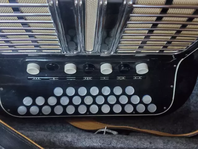 Very nice Hohner Ouverture accordion accordeon fisarmonica in C/F 2