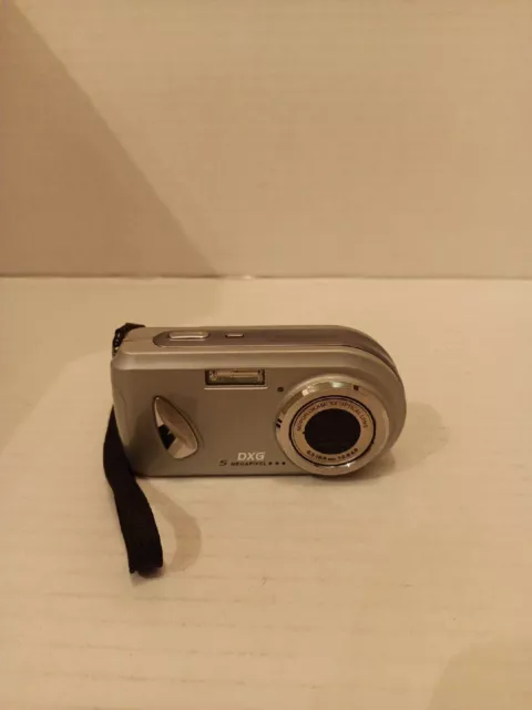 DXG, Model 518, 5 MegaPixel Digital Camera, Powers Up, No manual or case