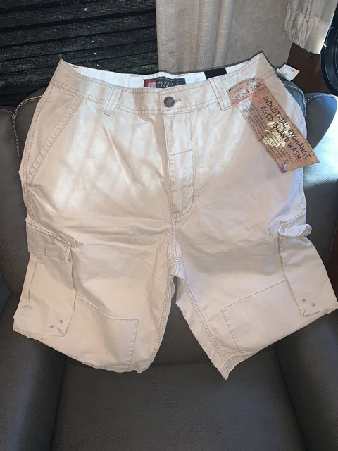 Maurices Industrial Exchange Khaki  Cargo Shorts Men’s Sz 30 Nwt