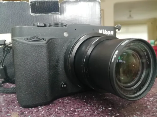 Nikon Coolpix P7700 Black camera in good working condition - see photos!
