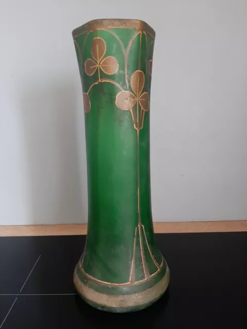 Grand vase Jugendstil – Verre Émaillé – Autriche, vers 1900.
