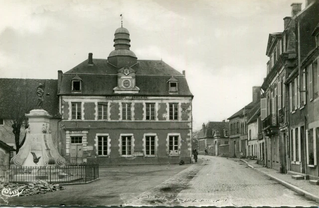 DONZY LOT de 2 cartes Place Hôtel de Ville et le Commandeur