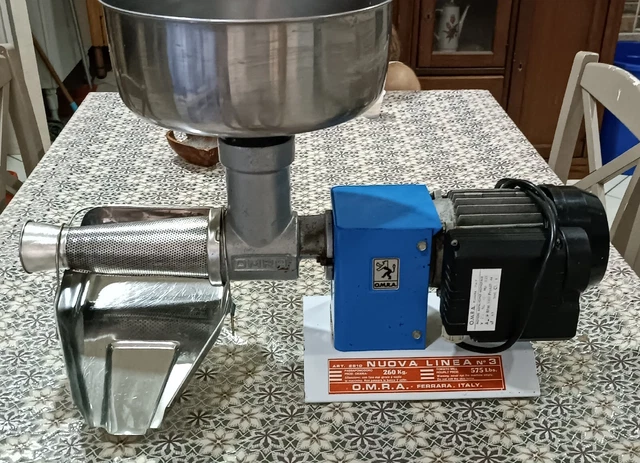 Passapomodoro/Spremipomodoro manuale Omra Capacità imbuto Lt 6 Modello OM2300ER