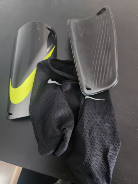 Nike Mercurial Lite Football Shin Guard Small