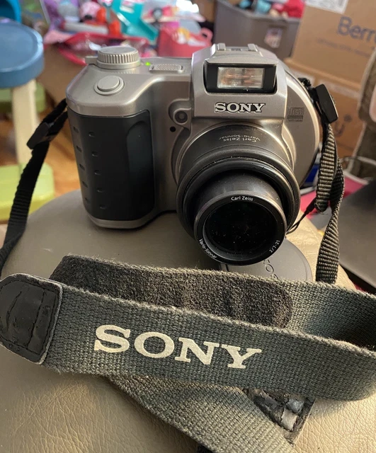 SONY MAVICA MVC-CD400 4.0MP Digital Still Camera - MPEGMOVIE HQX
