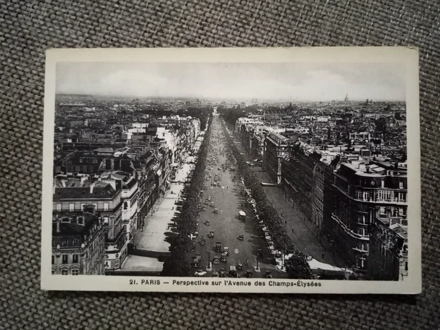 Cpa Paris Perspective Sur L Avenue Des Champs Elysees