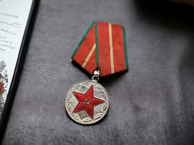 Urss Soviet Russe Medal Impeccable Service IN The Kgb 1st. CLASS Type 2