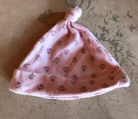Cappello floreale rosa George indossato in buone condizioni età 0-3 mesi