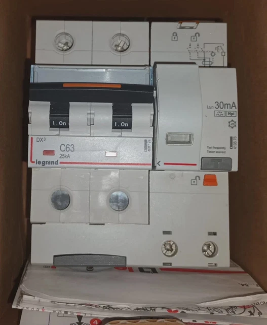 Lot De 2 Interrupteurs Différentiels Legrand – 2P 63A 30mA Type A, Neufs