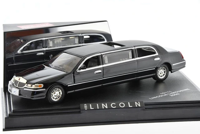 LINCOLN LIMOUSINE 2000 Noir SUNSTAR 1:43 de reference 10111
