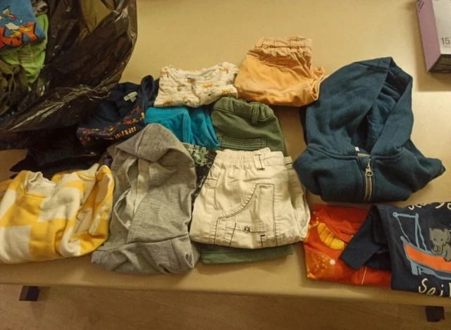 13 kg di vestiti per bambino/a dai 24 mesi a 4/5 anni varie marche OTTIME CONDIZ