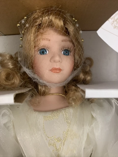 2002 NIB THE HERITAGE SIGNATURE COLLECTION Porcelain Angel Doll Angelica #80004 5