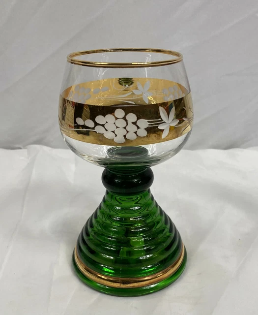 Green & Gold Wine Glass  Mapsa Man Musste Nochmal Sein Swiss Musical Movement