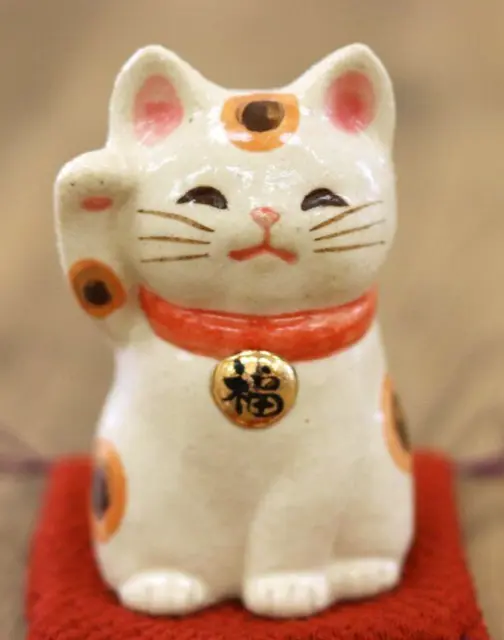 Japonais fait à la main blanc chat chanceux Maneki Neko main droite poterie...
