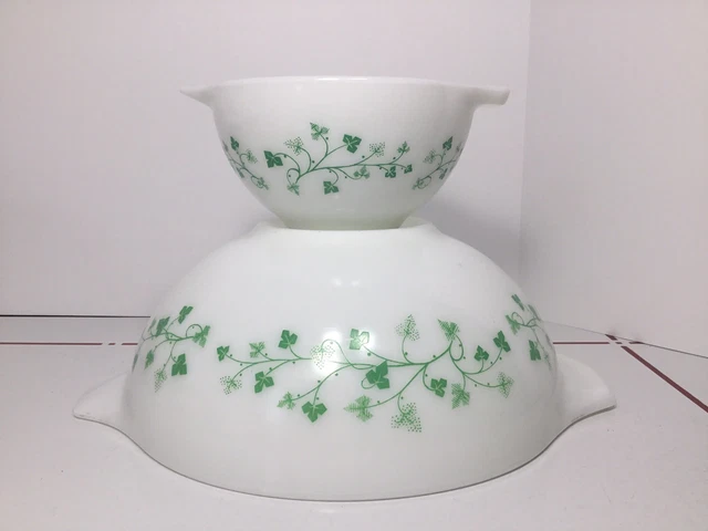 PYREX vintage 1964 Green Ivy chip and dip set Very Good Condition PYREX vintage 1964 Green Ivy chip and dip set Very Good Condition