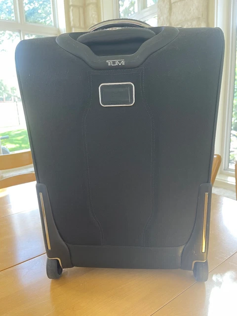 Tumi Alpha 2 International Expandable 22" Carry On 2 Wheel Luggage Black