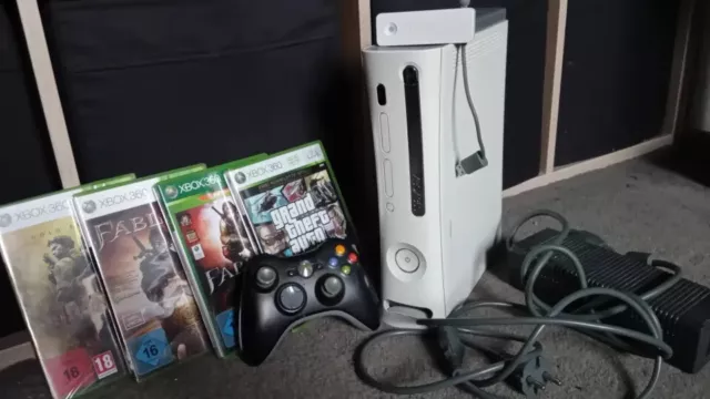 Microsoft Xbox 360 - 256MB, Weiß Spielekonsole + 4 Spiele und Wifi Stecker