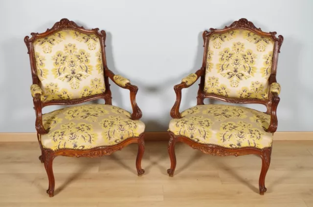 Paire de fauteuils style Louis XV noyer 1900