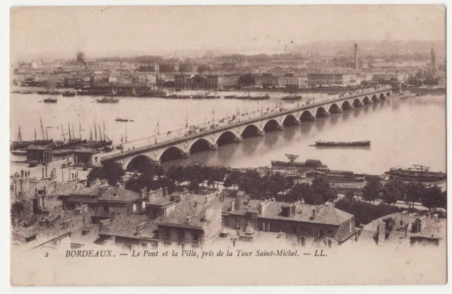 CPA 33 BORDEAUX Le Pont et la Ville, pris de la Tour Saint Michel bateaux