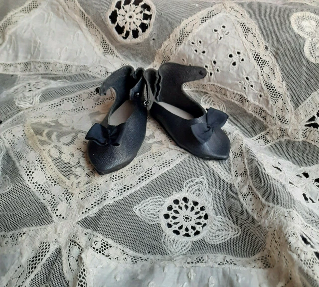 chaussures cuir poupée ancienne
