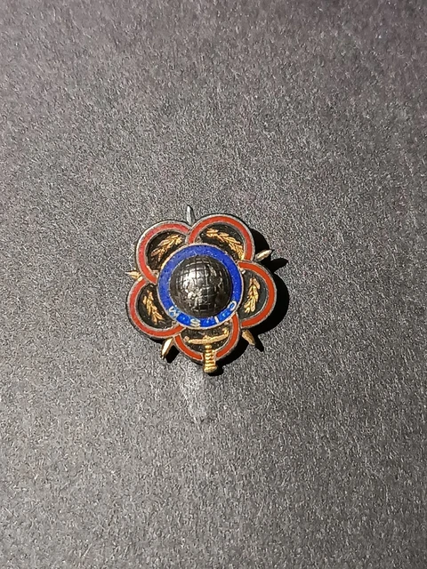 Spilla A Forma Di Rosa Rossa Con Smalto Inglese - Metallo, 2.8x3.3 Cm, Prodotto Ufficiale Panda Loco