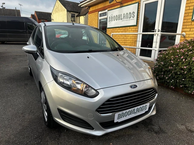 2013 FORD FIESTA 1.25 Style Silver 5 Door ONE OWNER Low Insurance Group Isofix 5 995.00 PicClick UK