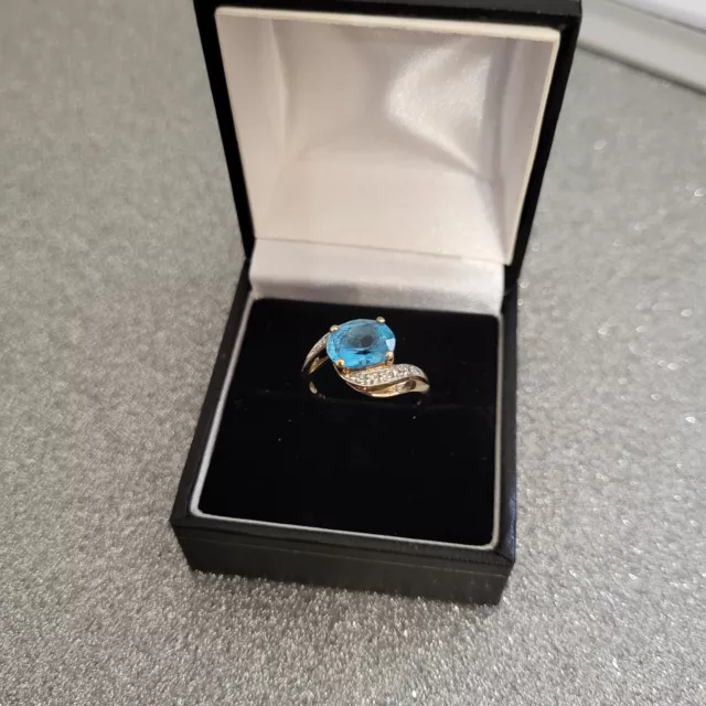 Beautiful 9ct Yellow Gold Swiss Blue Topaz & Diamond Ring