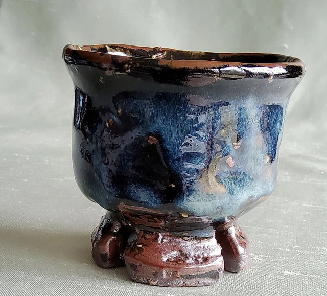 JA45: Sakebecher, Cup, blaue Glasur, Split-Stand, von Seigan Yamane, Japan, Hagi