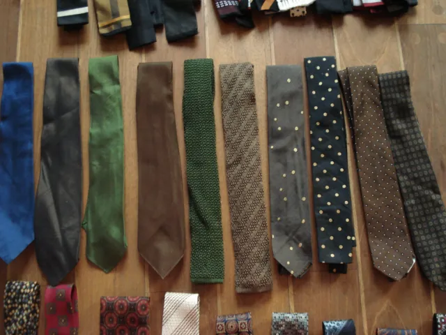 Lot de 10 cravates vintages unies et plumetis 100% soie + 3 offertes.