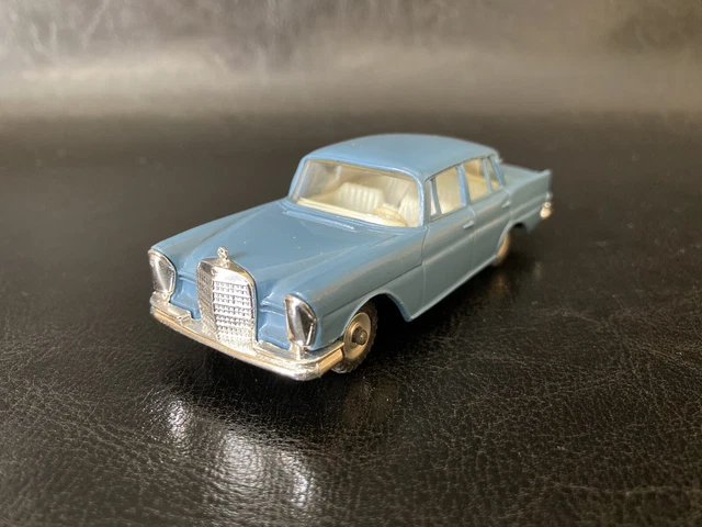 A Dinky Classic: The Dinky 186 Mercedes 220 SE - Dinky Fans A Dinky Classic: The Dinky 186 Mercedes 220 SE - Dinky Fans