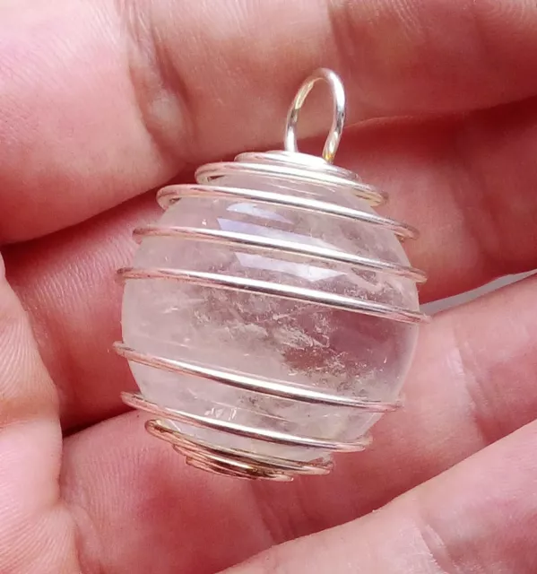 pendentif boule non percée de cristal de roche environ 2.5cm dans spirale métal
