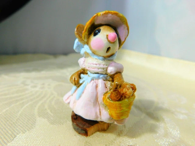 Wee Forest Folk Figurine-May Belle Mouse 1977 Annette Petersen