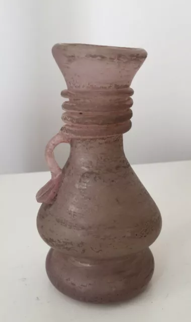 Joli vase en verre soufflé rose