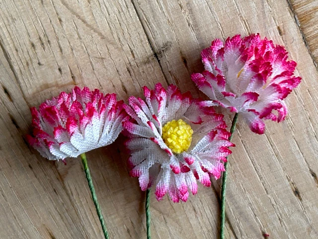 Mini Stoff Blumen mit Draht Konvolut Kunststoff 2