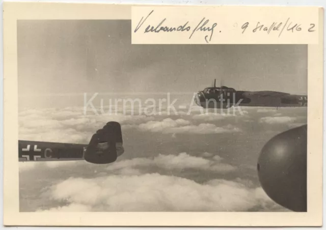 R944 Foto Wehrmacht Luftwaffe Flugzeug Emblem Staffelabzeichen Do17 KG2 im Flug