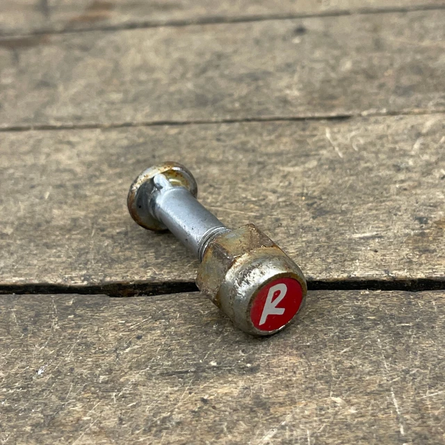 Vintage Raleigh R Nut SeatPost Clamp Bolt Red Chopper Superbe Sports Seat A2 Vintage Raleigh R Nut SeatPost Clamp Bolt Red Chopper Superbe Sports Seat A2