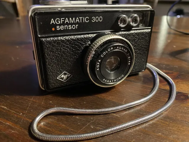 Alte Kamera Agfa Agfamatic 300 Sensor  Readycase Strap 126 Film